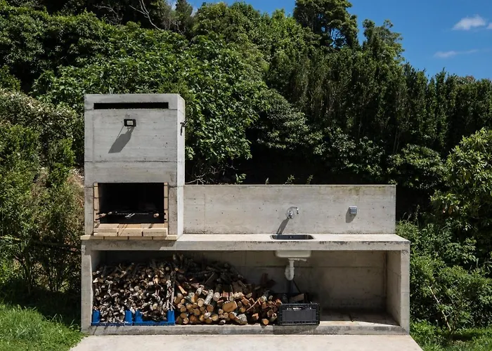 Casa Do Castanheiro, Acores - With Private Pool! Dağ evi *