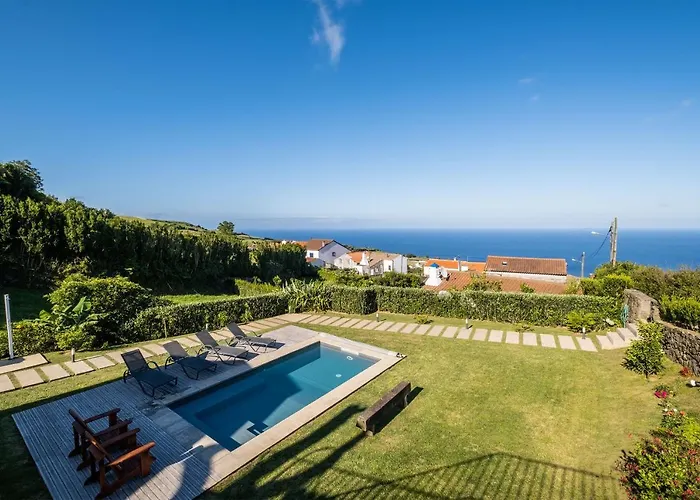 Casa Do Castanheiro, Acores - With Private Pool! Dağ evi *