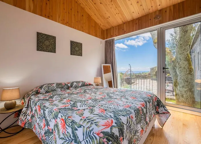 Casa Do Castanheiro, Acores - With Private Pool! Dağ evi